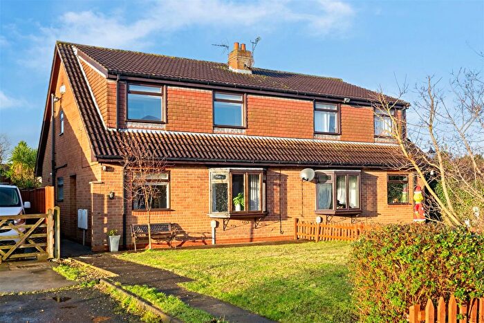 5 Bedroom Semi-Detached House For Sale In Ness Close, Preston, Hull, HU12