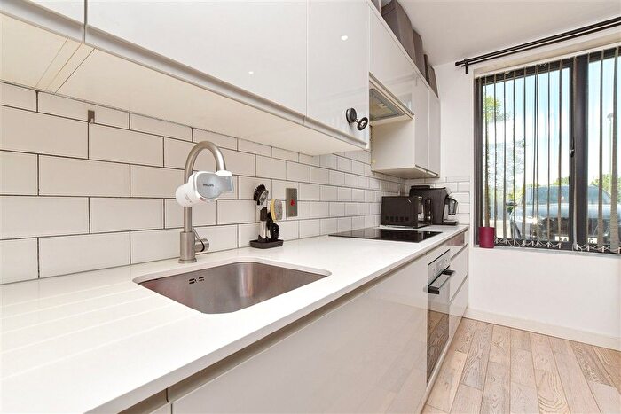 1 Bedroom Flat For Sale In Rose Hill, Sutton, Surrey, SM1