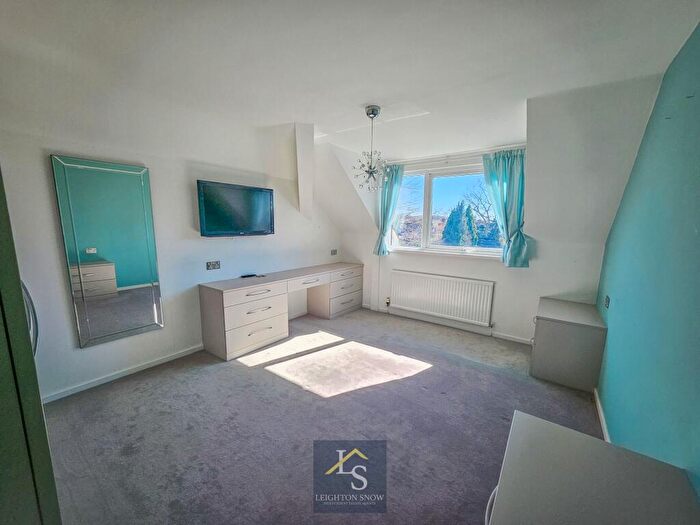 2 Bedroom Apartment To Rent In Green Hall Mews, Wilmslow, SK9