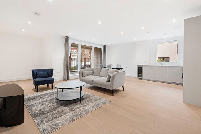 2 Bedroom Flat To Rent In The Avenue, Brondesbury Park, NW6