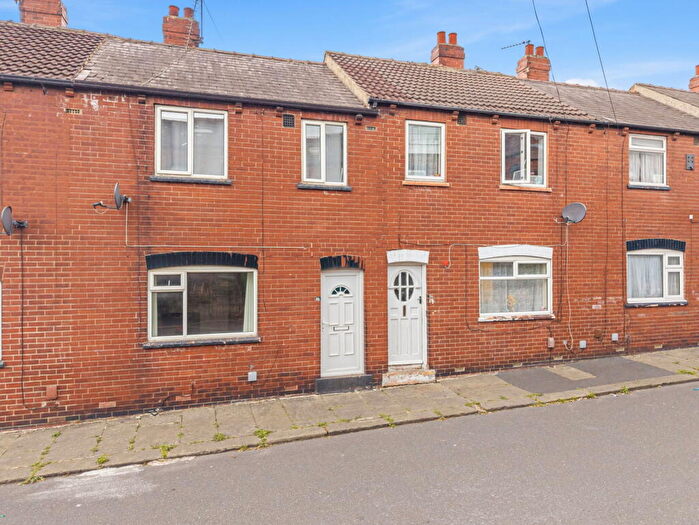 3 Bedroom Terraced House For Sale In Thornleigh Mount, Leeds, LS9
