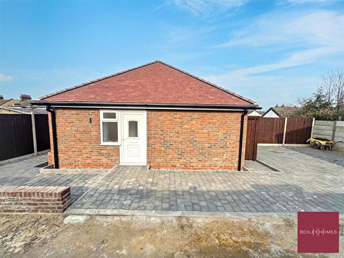 2 Bedroom Bungalow To Rent In Warren Road, Wilmington, DA1