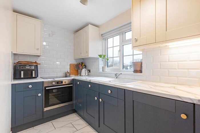 2 Bedroom Apartment For Sale In Mayford Close, Beckenham, BR3