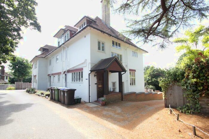3 Bedroom Apartment To Rent In Woking, GU22