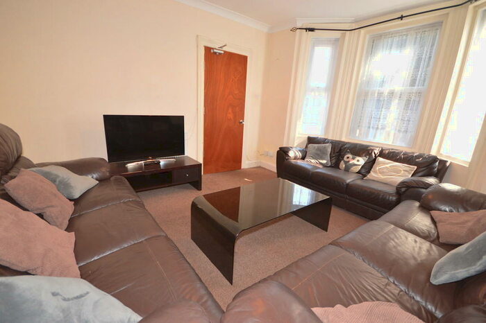 6 Bedroom Detached House To Rent In Maple Road, Winton, BH9