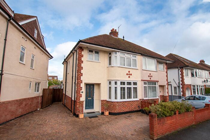 3 Bedroom Semi Detached House For Sale In Byrefield Road, Guildford, GU2