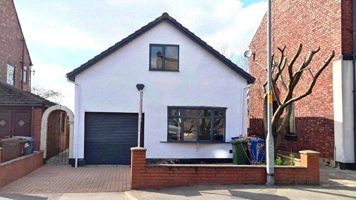 3 Bedroom Bungalow To Rent In Edge Lane, Droylsden, Manchester, Greater Manchester, M43