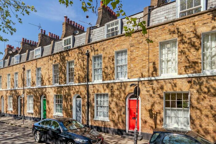 3 Bedroom Terraced House To Rent In York Square, London, E14