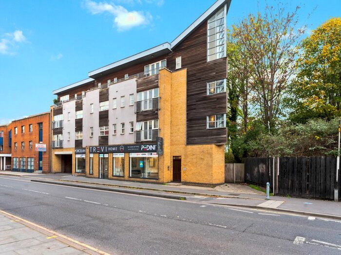 2 Bedroom Flat To Rent In London Road, Kingston Upon Thames, KT2