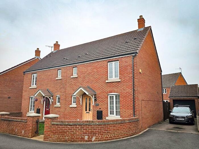 3 Bedroom Semi-Detached House To Rent In Coltishall Close, Quedgeley, Gloucester, GL2