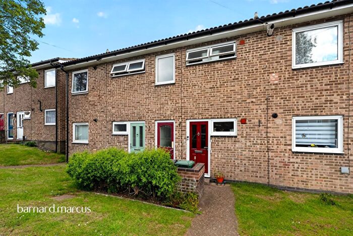1 Bedroom Flat For Sale In Watermead, Tadworth, KT20