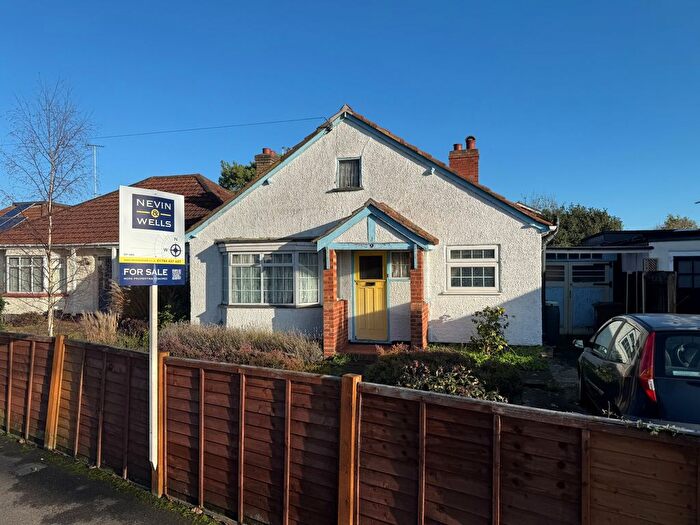 1 Bedroom Detached House For Sale In Avondale Avenue, Staines-Upon-Thames, Surrey, TW18