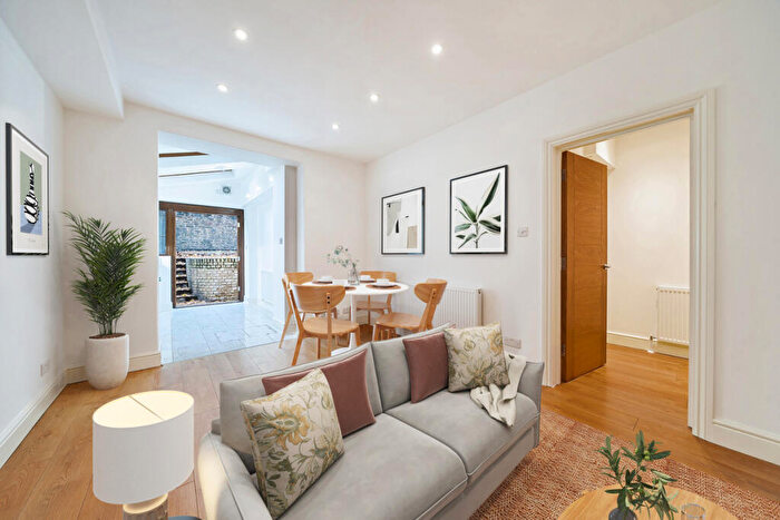 2 Bedroom Flat To Rent In Ifield Road, London, SW10