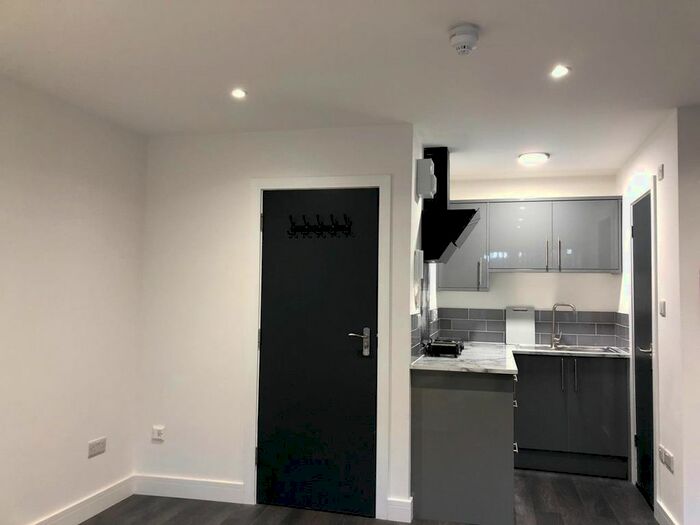 1 Bedroom Property To Rent In Adelaide Terrace, Great West Road, Brentford, TW8