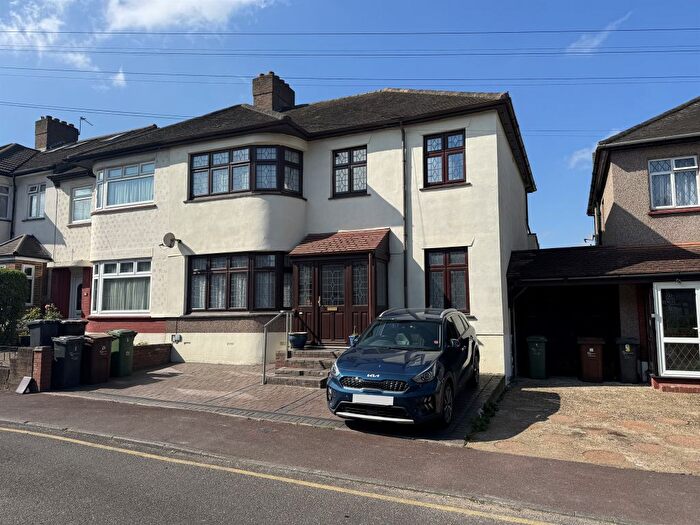 4 Bedroom End Terrace House For Sale In Cornwall Close, Barking, IG11