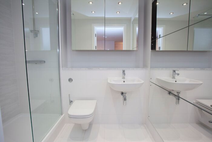 2 Bedroom Apartment To Rent In Aaron House, LS11