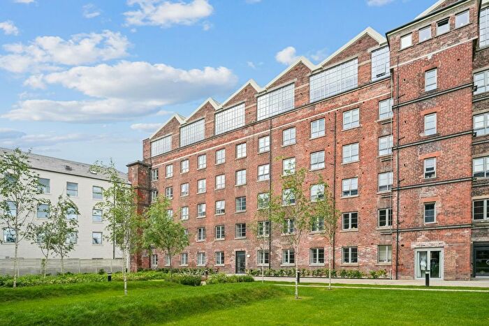 2 Bedroom Flat To Rent In Spinner Court, Glasgow, Glasgow City, G5