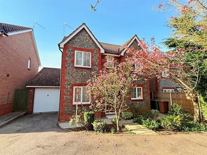 4 Bedroom Detached House For Sale In Millview, Ormesby, Great Yarmouth, NR29