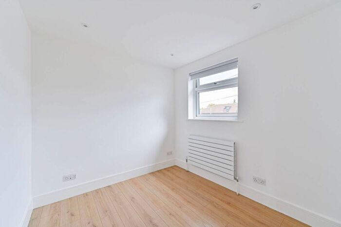2 Bedroom Flat To Rent In Ashbourne Road, Tooting, Mitcham, CR4