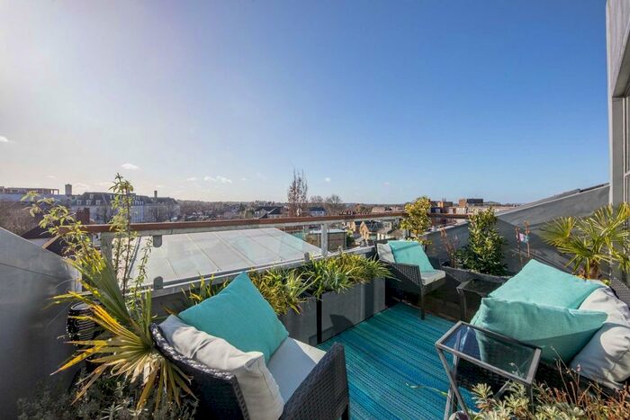 2 Bedroom Flat To Rent In The Bittoms, Kingston Upon Thames, KT1