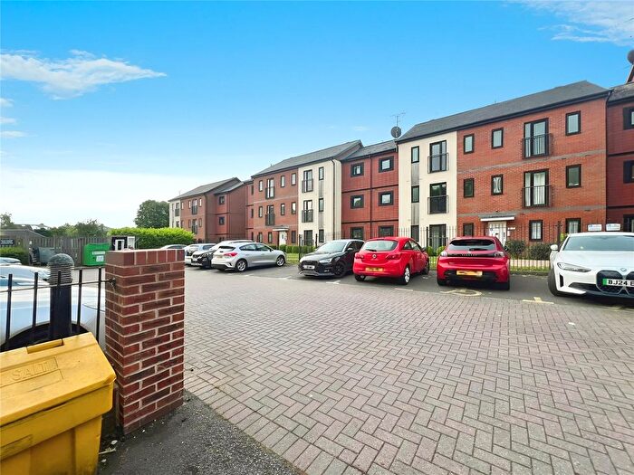 2 Bedroom Flat To Rent In Deans Gate, Willenhall, West Midlands, WV13