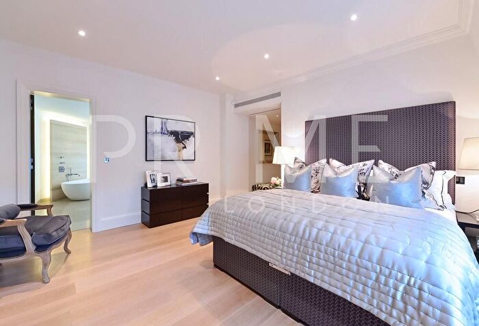 2 Bedroom Flat To Rent In Duke Street, Mayfair, London, W1K