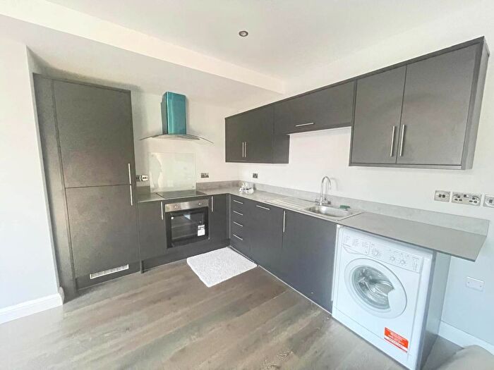 2 Bedroom Flat To Rent In Kingswick Dr, Sunninghill, SL5