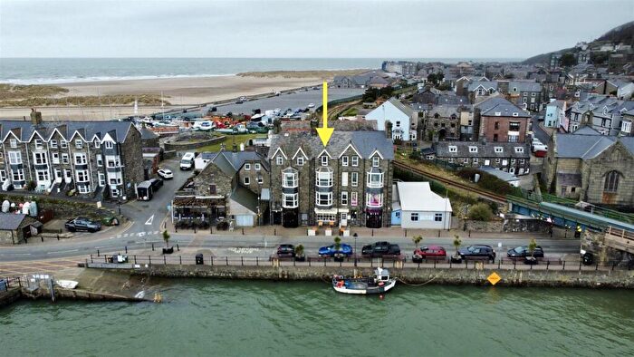 2 Bedroom Flat For Sale In The Quay, Barmouth, LL42