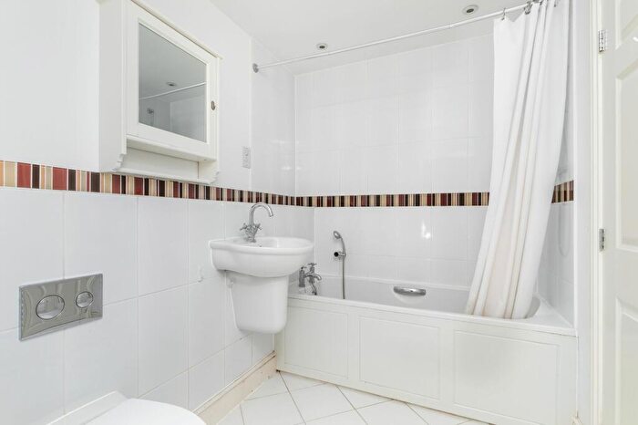 2 Bedroom Flat For Sale In Chilbolton Avenue, Winchester, SO22