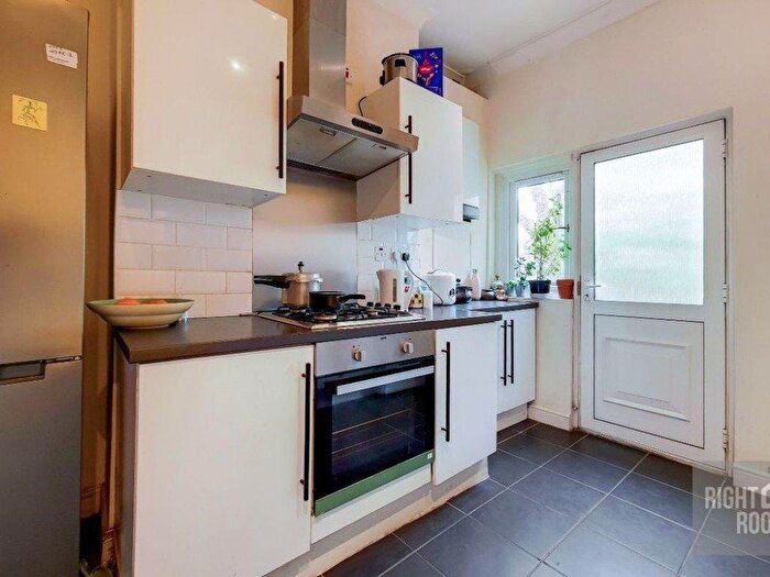 4 Bedroom Town House To Rent In Casella Road, New Cross Gate, Deptford, Peckham, London, SE14