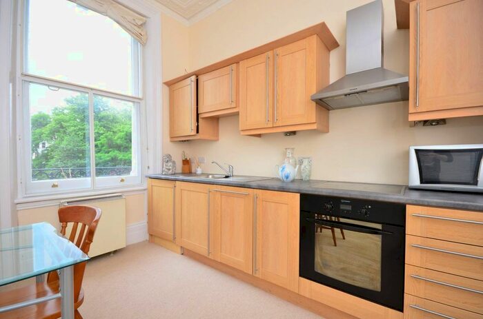 2 Bedroom Flat To Rent In Redcliffe Square, Chelsea, London, SW10
