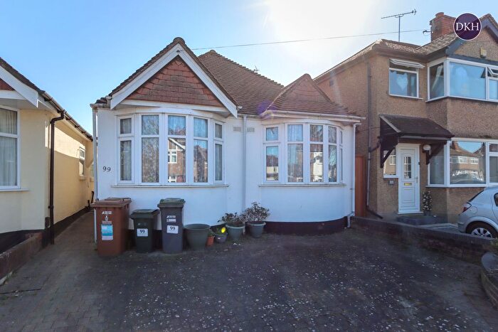 2 Bedroom Bungalow For Sale In Malvern Way, Croxley Green, Rickmansworth, Hertfordshire, WD3