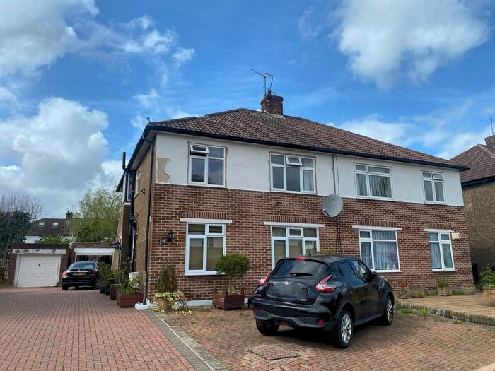 2 Bedroom Maisonette To Rent In Lyndhurst Gardens, Enfield, EN1