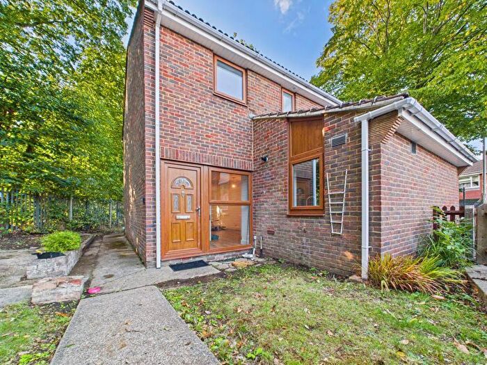 3 Bedroom Semi Detached House For Sale In Burnham Walk, Rainham, Gillingham, Kent, ME8