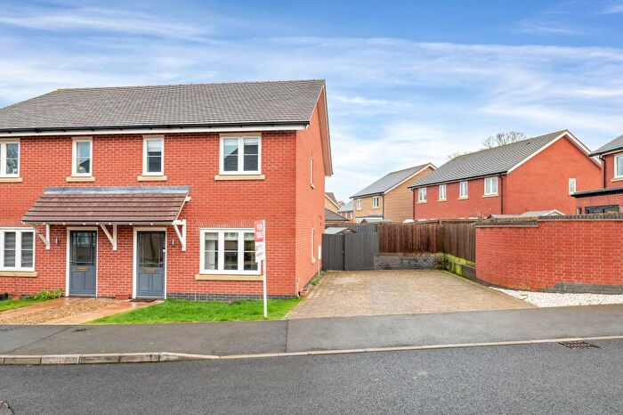 3 Bedroom Semi-Detached House For Sale In Spinney Hill, Oakham, LE15