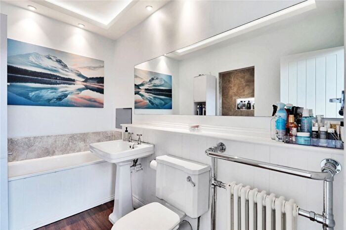 2 Bedroom Flat For Sale In Grove Hill Road, Tunbridge Wells, Kent, TN1