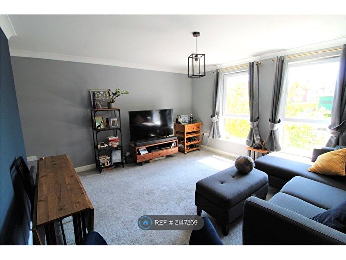 2 Bedroom Flat To Rent In Salisbury House, Wallington, SM6
