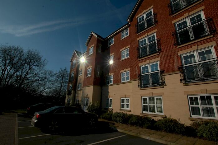 2 Bedroom Flat To Rent In Astley Brook Close, Bolton, BL1