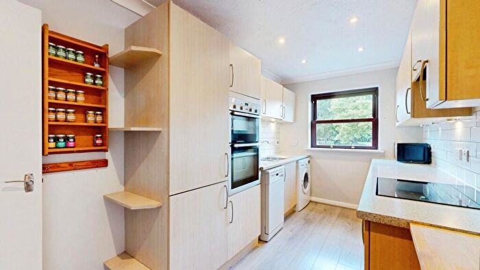 2 Bedroom Flat For Sale In Castle Gate, Ilkley, LS29