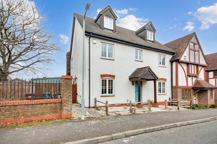 5 Bedroom End Of Terrace House For Sale In Walhatch Close, Forest Row, East Sussex, RH18