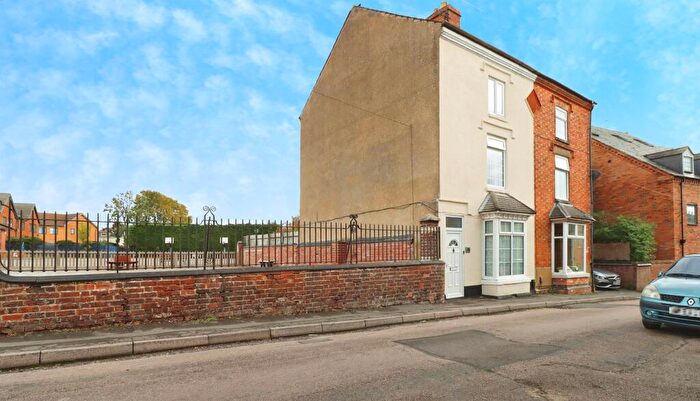 4 Bedroom Semi-Detached House For Sale In Gladstone Street, Rothwell, Kettering, NN14