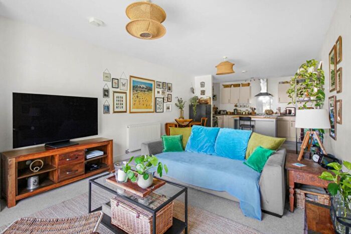 2 Bedroom Apartment For Sale In Larges Lane, Bracknell, RG12