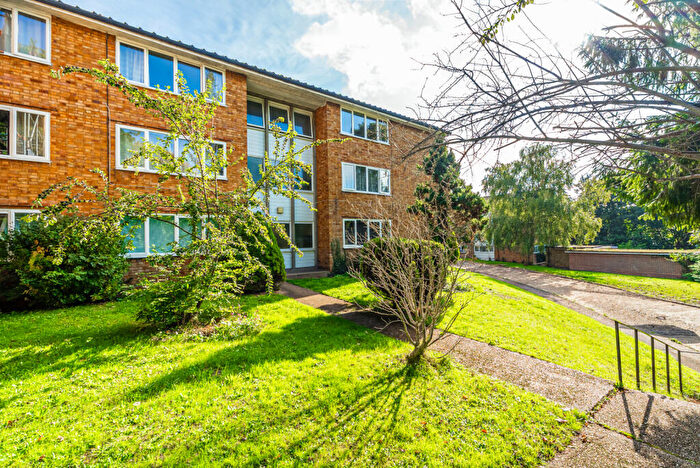 3 Bedroom Apartment For Sale In Tudor Road, St. Albans, Hertfordshire, AL3