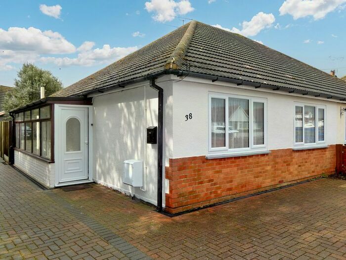 2 Bedroom Semi-Detached Bungalow To Rent In Colewood Road, Whitstable, CT5