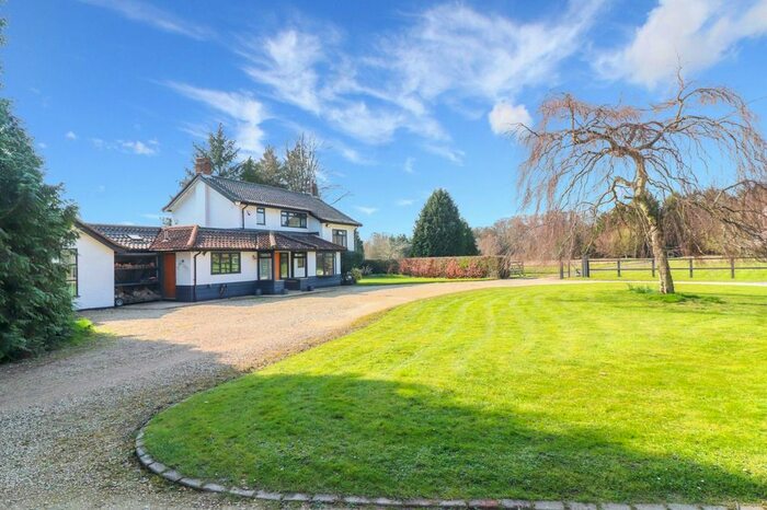 3 Bedroom Detached House For Sale In Loudwater Lane, Croxley Green, Rickmansworth, WD3