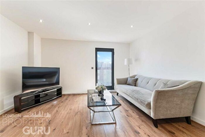 2 Bedroom Flat To Rent In Spur House, London, SW19