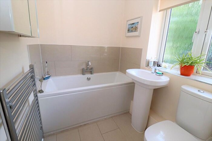 2 Bedroom Detached Bungalow To Rent In Upper St Helens Road, Hedge End, SO30