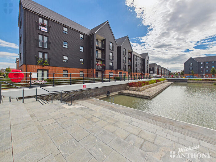 2 Bedroom Flat For Sale In Kingsbrook Basin, Kingsbrook, HP22