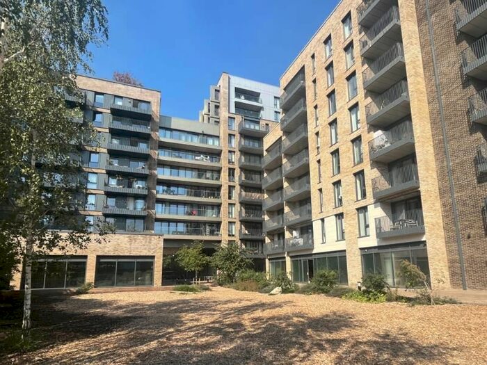 2 Bedroom Flat To Rent In High Street, Staines, TW18