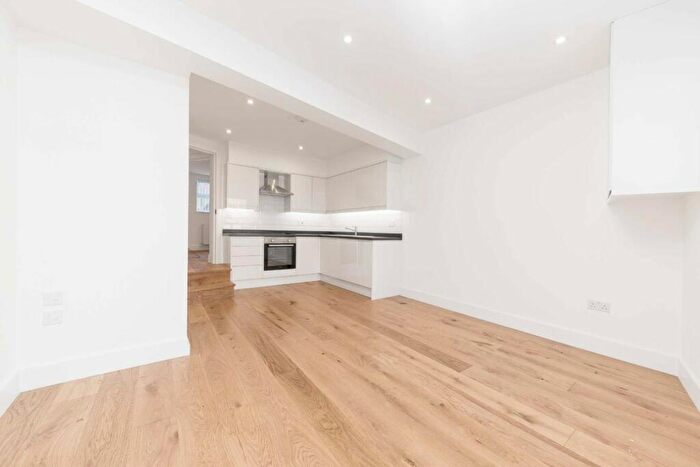 3 Bedroom Flat To Rent In Chapel Market, Islington, N1